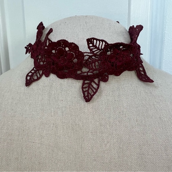 Maroon red lace wide choker collar necklace adjustable woven string intricate - Picture 2 of 5